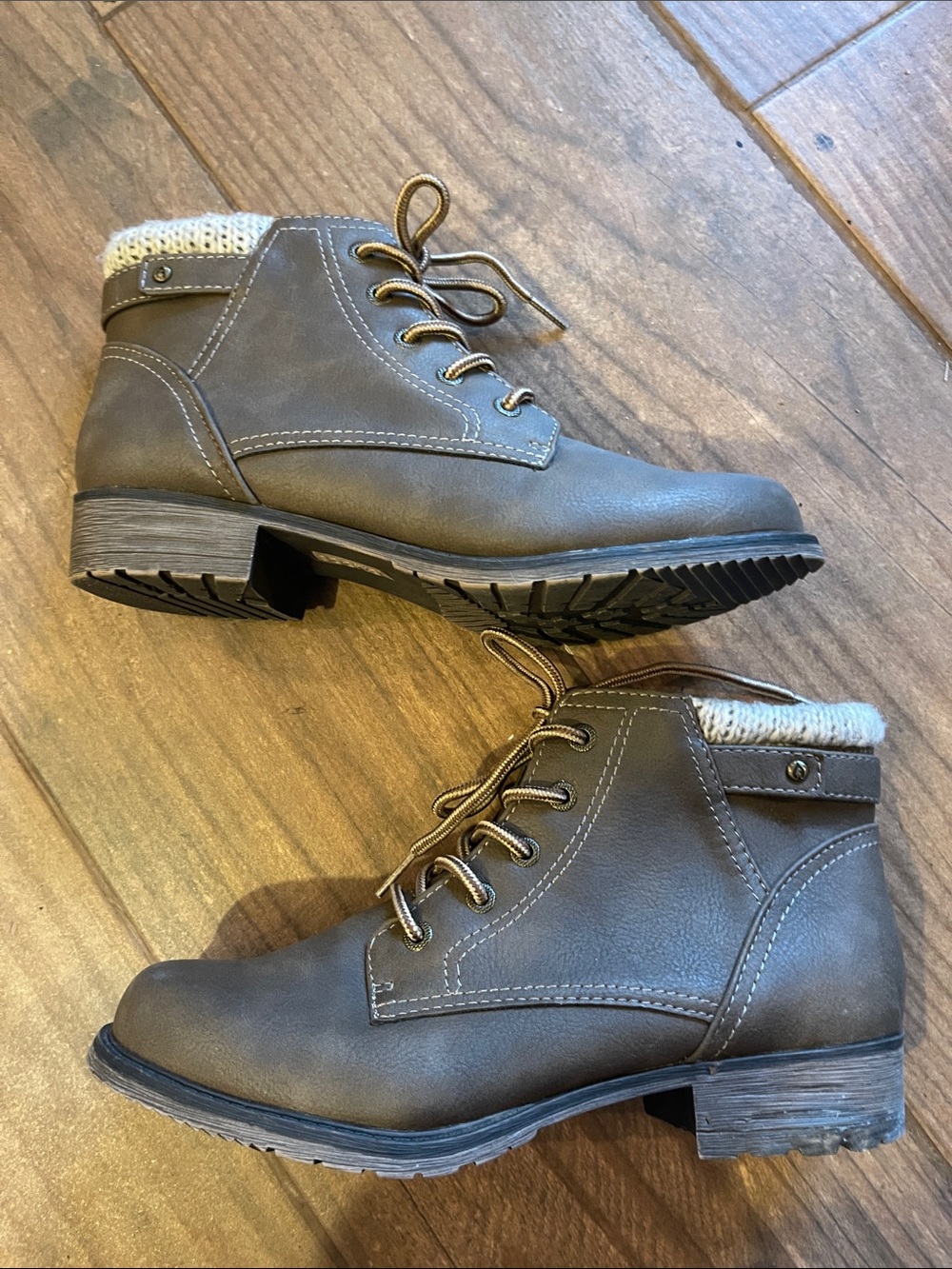Sporto Brown Lace-Up Ankle Boots with Knit Collar